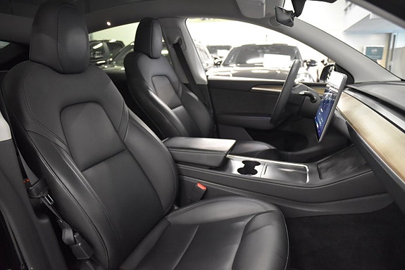 Tesla Model Y 12 of 26
