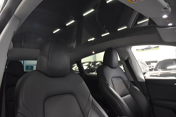 Tesla Model Y 13 of 26
