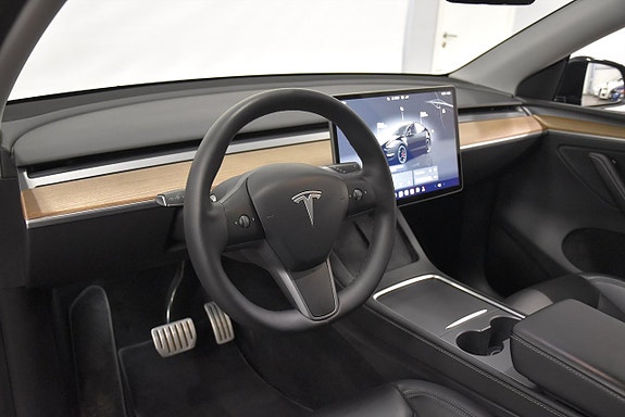 Tesla Model Y 8 of 26