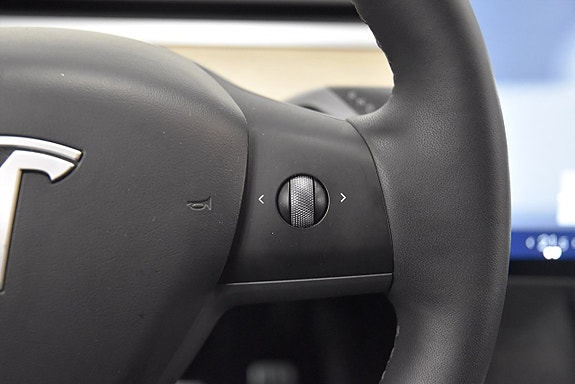 Tesla Model Y 11 of 26