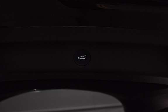Tesla Model Y 25 of 26