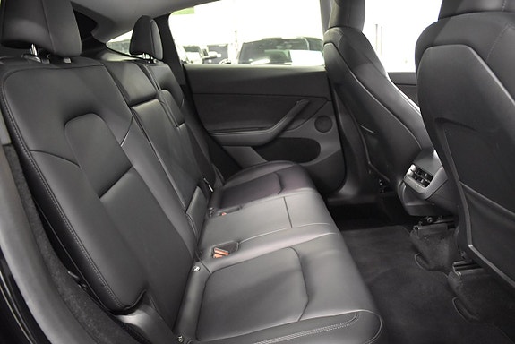 Tesla Model Y 14 of 26