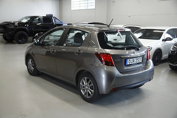 Toyota Yaris 4 of 14