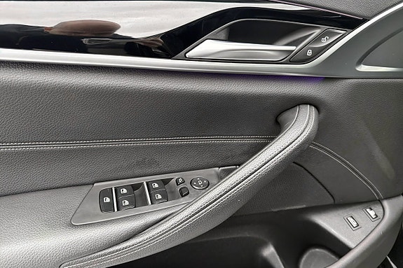 BMW 530e 15 of 24