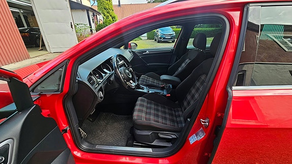 Volkswagen Golf VII 6 of 8