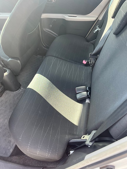 Toyota Yaris 3 of 5