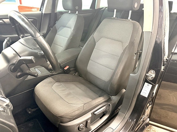 Volkswagen Passat 9 of 11