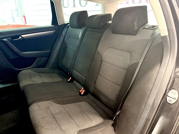 Volkswagen Passat 10 of 11