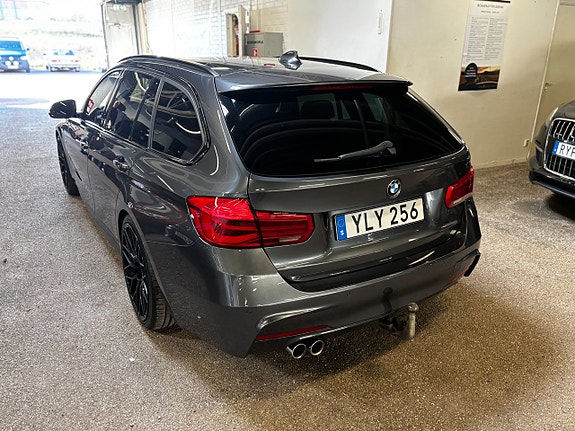 BMW 330i 3 of 8