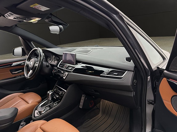 BMW 225xe 26 of 30