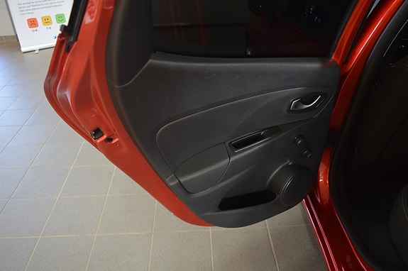 Renault Clio 18 of 20