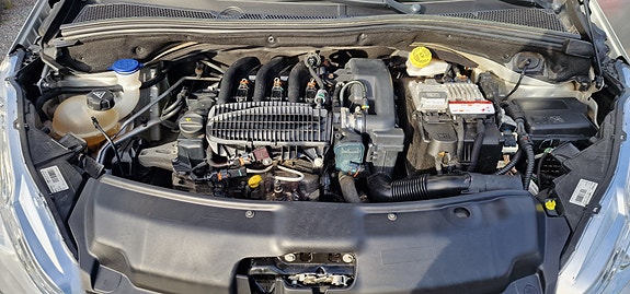 Peugeot 208 5 of 11