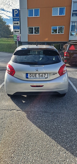Peugeot 208 3 of 11