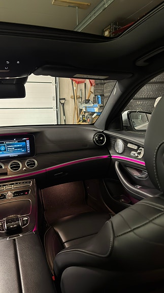 Mercedes-Benz E220 7 of 15