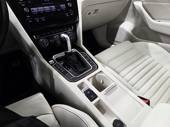 Volkswagen Passat Alltrack 10 of 17
