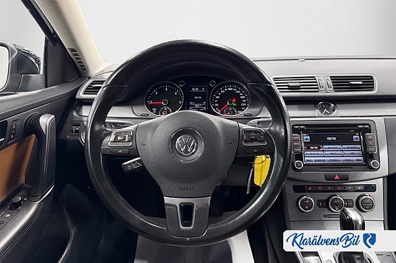 Volkswagen Passat 10 of 17