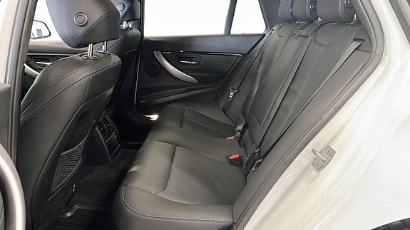 BMW 320 12 of 21