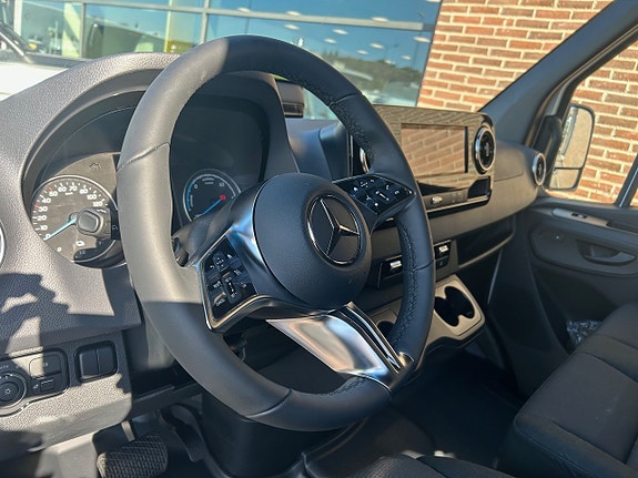 Mercedes-Benz Sprinter 208 4 of 5