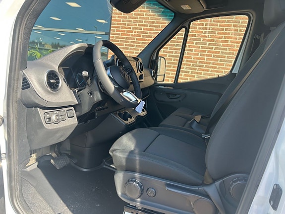 Mercedes-Benz Sprinter 208 3 of 5