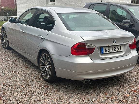 BMW 325i 3 of 4