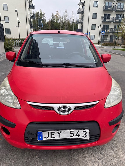 Hyundai i10 2 of 8