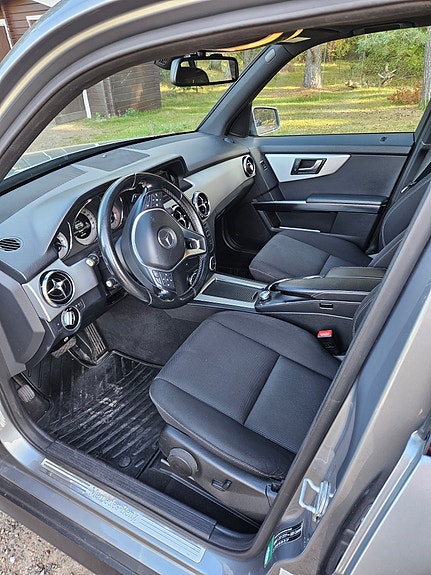 Mercedes-Benz GLK220 6 of 8