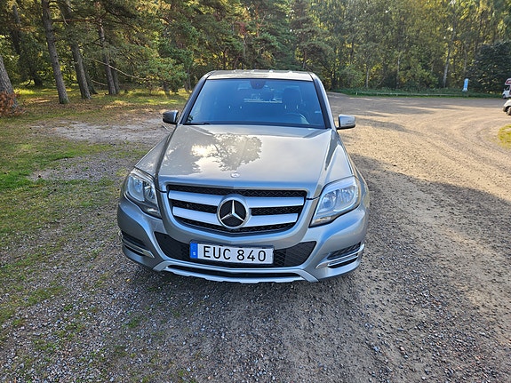 Mercedes-Benz GLK220 2 of 8
