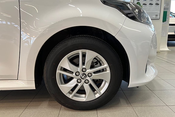 Toyota Yaris 15 of 21