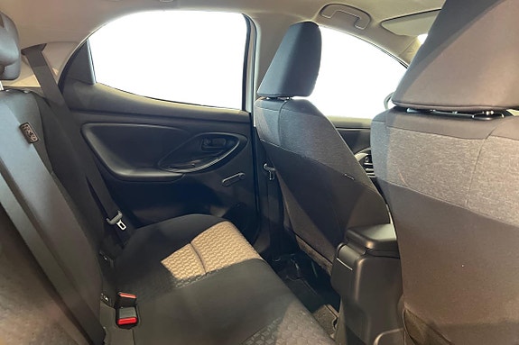 Toyota Yaris 9 of 21