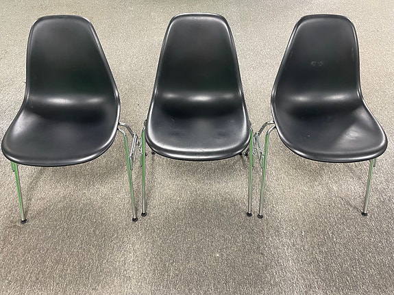 3 st äkta VITRA Eames DSS stolar (Svarta / Stapelbara)