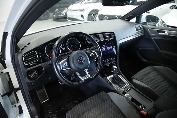 Volkswagen Golf VII 6 of 13