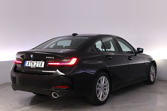 BMW 330e 5 of 27