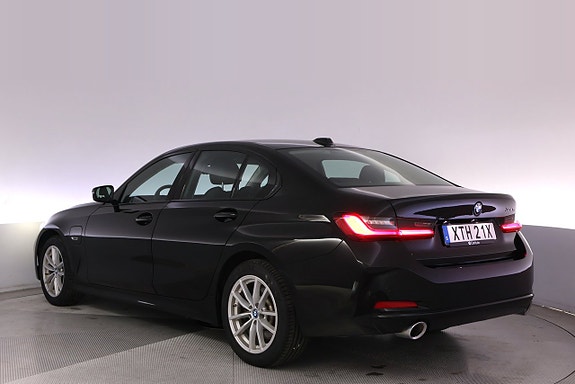 BMW 330e 4 of 27