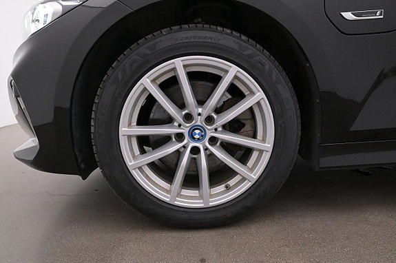 BMW 330e 27 of 27