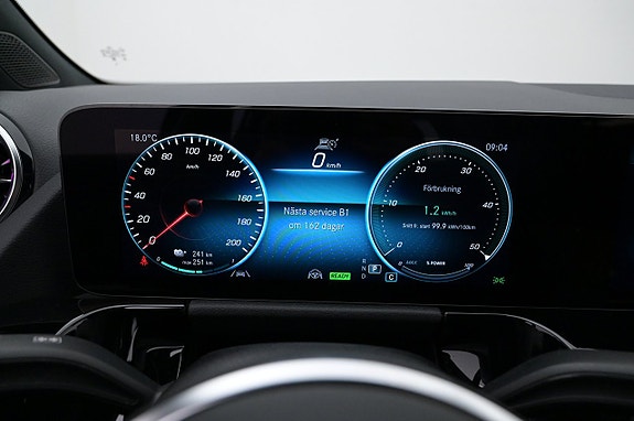 Mercedes-Benz EQA300 9 of 27