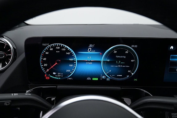 Mercedes-Benz EQA300 8 of 27