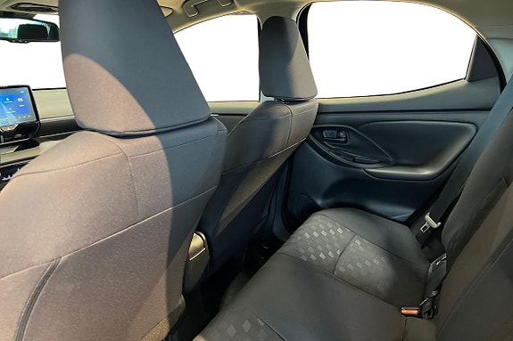 Toyota Yaris 8 of 28