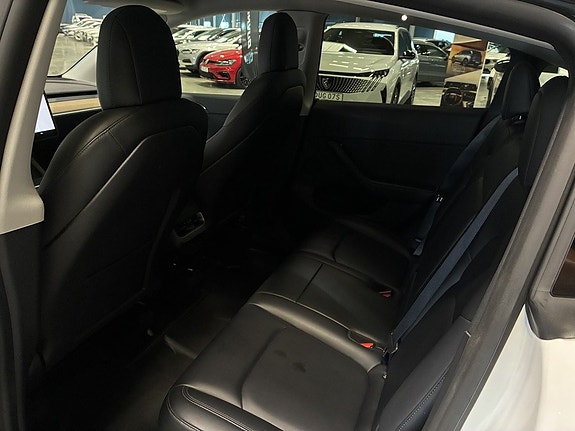 Tesla Model Y 11 of 18