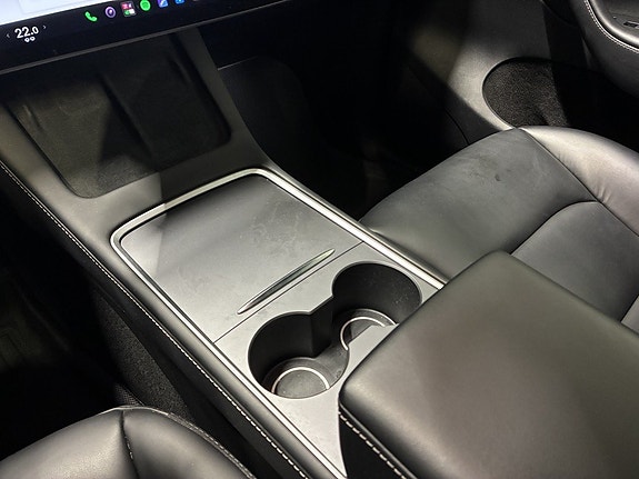 Tesla Model Y 14 of 18