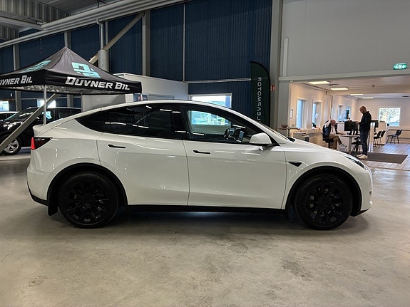 Tesla Model Y 3 of 18