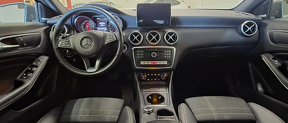 Mercedes-Benz A200 11 of 24