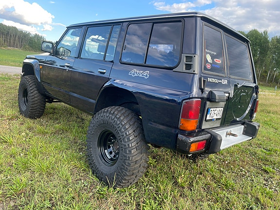 Nissan Patrol 2 of 5