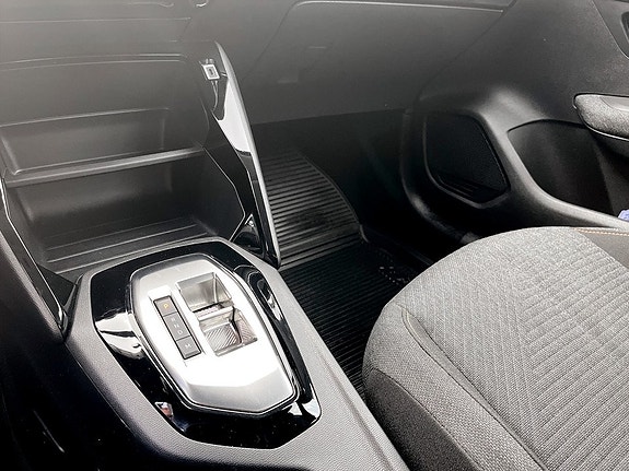 Peugeot 208 10 of 17