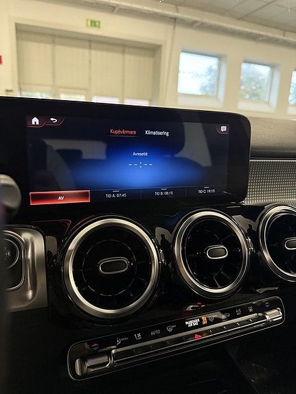 Mercedes-Benz GLB200 10 of 17