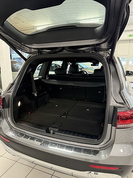 Mercedes-Benz GLB200 16 of 17