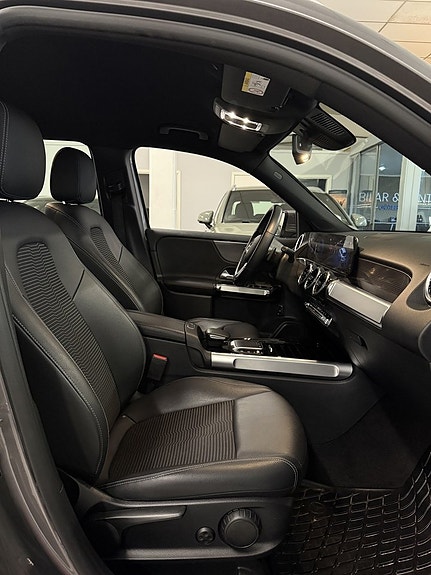 Mercedes-Benz GLB200 12 of 17