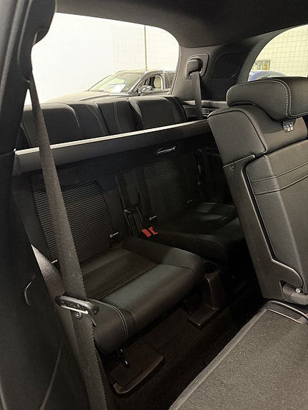 Mercedes-Benz GLB200 14 of 17