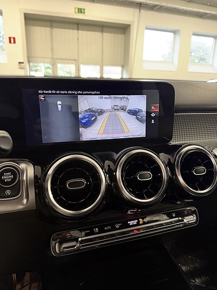 Mercedes-Benz GLB200 8 of 17