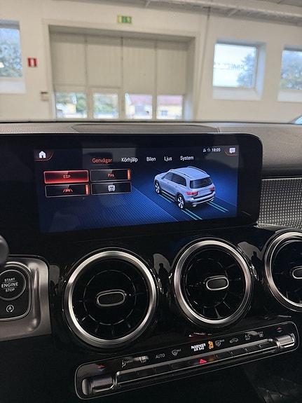 Mercedes-Benz GLB200 9 of 17