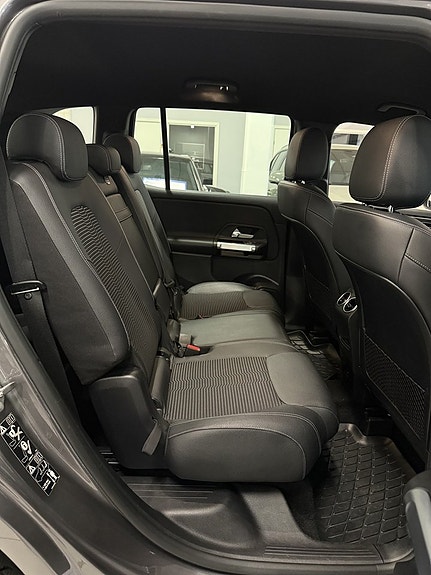 Mercedes-Benz GLB200 13 of 17